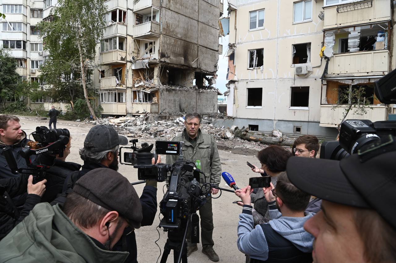 Родион Мирошник: «Когда наносится удар непосредственно по жилью и такое количество людей гибнет  – это военное преступление. За него должна наступать ответственность».