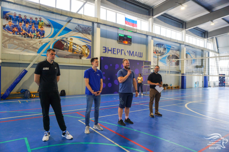 В Белгороде на городском турнире по волейболу выявили лучшую любительскую команду.
