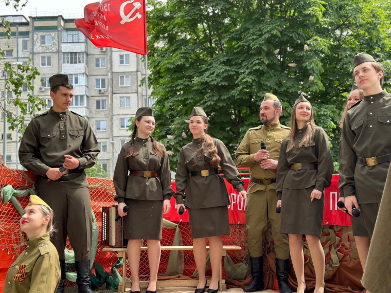 В преддверии Дня Победы ветеранов поздравили фронтовые бригады.